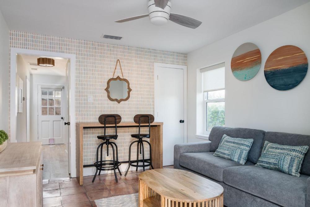 Classic One-Bedroom Apartment with King Bed interior