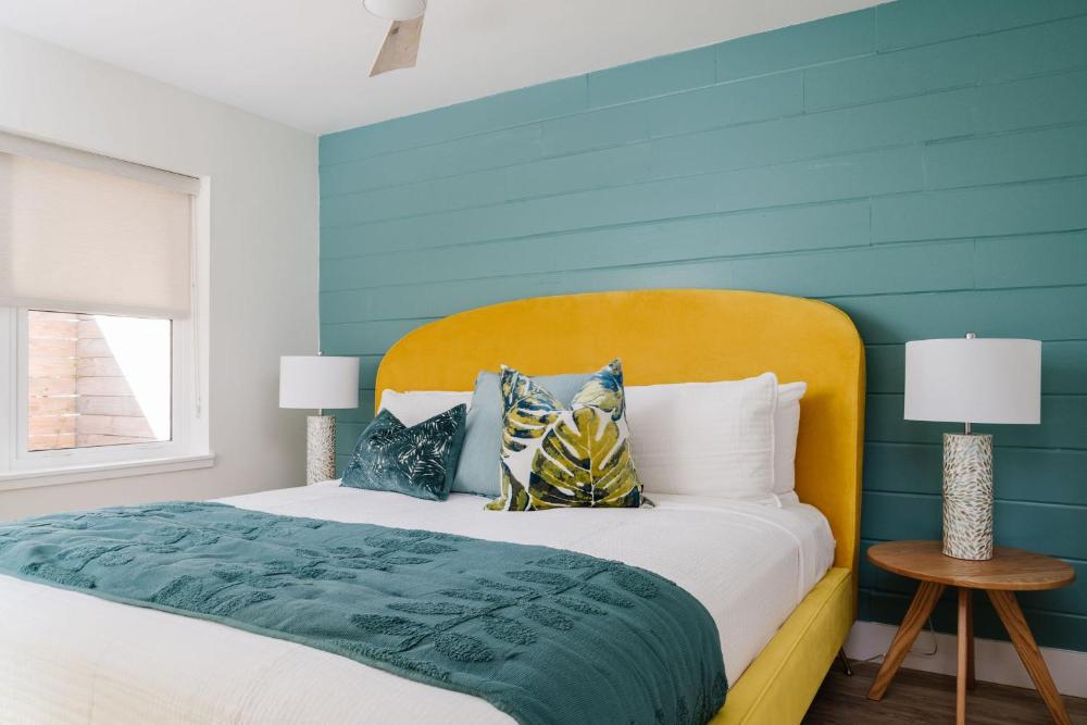 Deluxe One-Bedroom Apartment interior